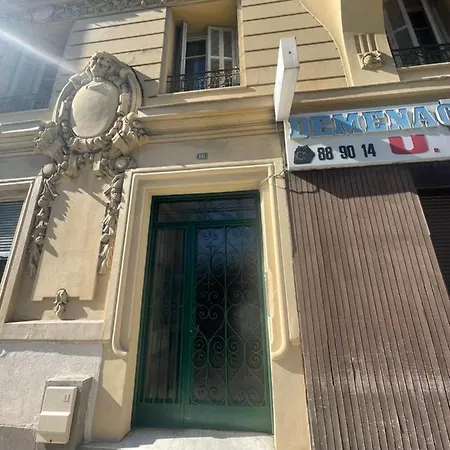 Petits Tout Equipees Gare Apartment